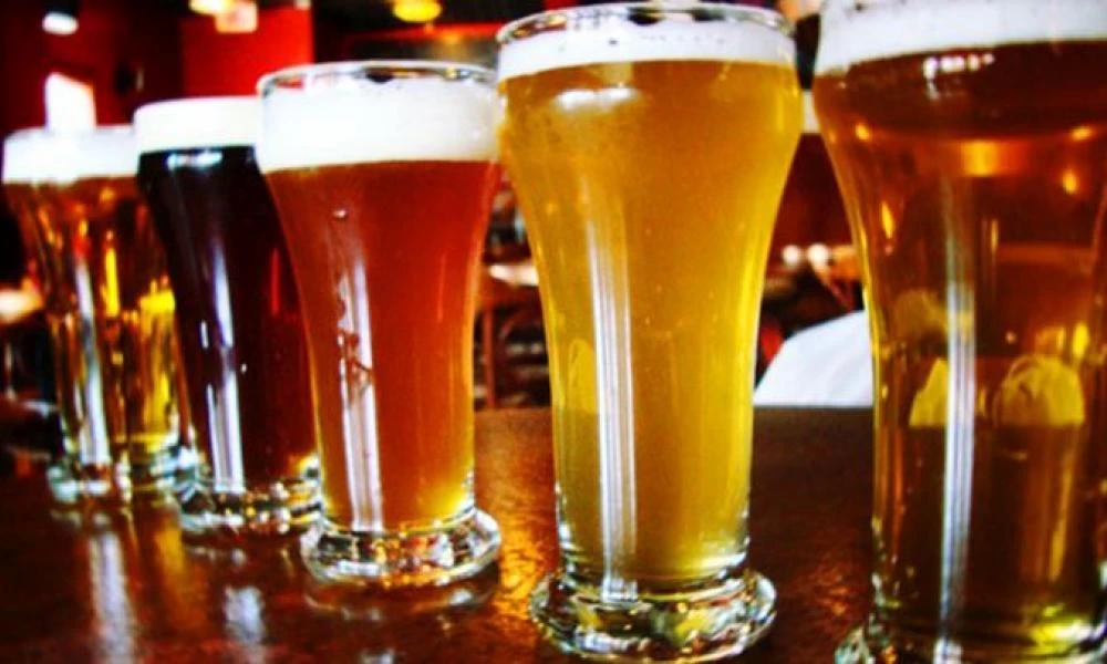 Γέμισαν τις παμπ οι Σκωτσέζοι για να γιορτάσουν την χαλάρωση των μέτρων